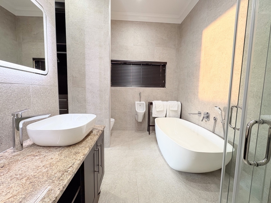 5 Bedroom Property for Sale in Marina Martinique Eastern Cape